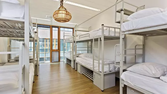 Hostelle Caters to Women | Kuzey Hollanda - Amsterdam - Bijlmermeer - Zuidoost