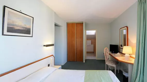 Hotel Le Bourgogne | Auvergne-Rhone-Alpes - Haute-Savoie (bölge) - Thonon-les-Bains (ve civarı) - Evian-les-Bains