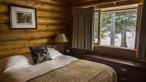 Castle Mountain Chalets | Alberta - Castle Junction