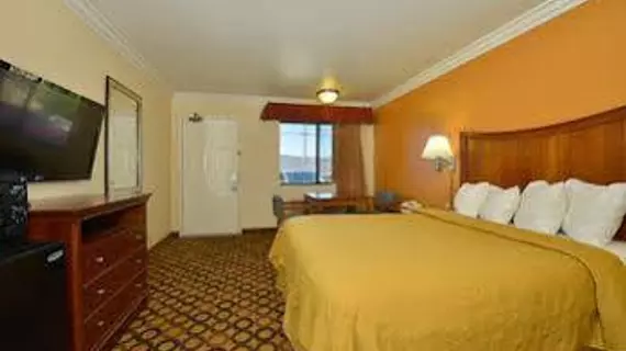 Quality Inn Lake Elsinore | Kaliforniya - Riverside County - Temecula (ve civarı) - Lake Elsinore