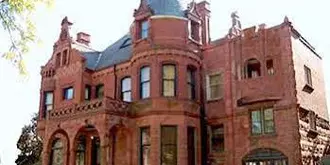 Schuster Mansion Bed & Breakfast