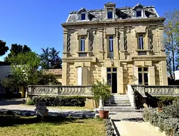 Logis Hôtel Résidence Les Cèdres | Occitanie - Gard - Villeneuve-les-Avignon