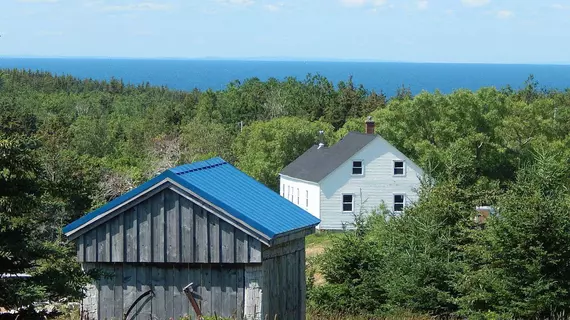 Blue Tin Roof B & B | Nova Scotia - Livingstone Cove