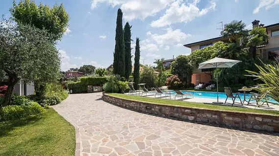 B&B Villa Adriano | Lombardy - Brescia (il) - Desenzano del Garda