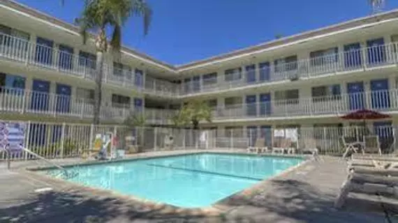 Motel 6 San Bernardino North | Kaliforniya - San Bernardino County - San Bernardino (ve civarı) - San Bernardino