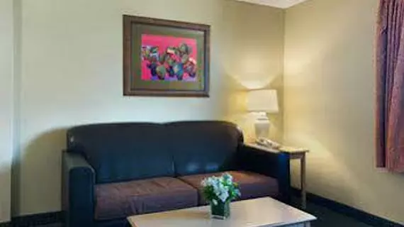 Oxford Inn & Suites Lancaster | Kaliforniya - Los Angeles County - Lancaster (ve civarı)