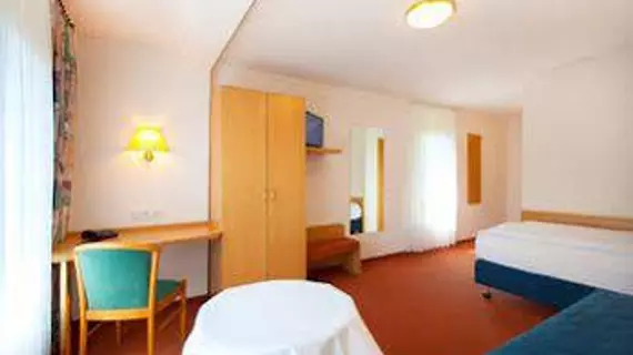 Akzent Hotel Lamm | Baden-Wuerttemberg - Rems-Murr-Kreis - Stuttgart (ve civarı) - Ostfildern