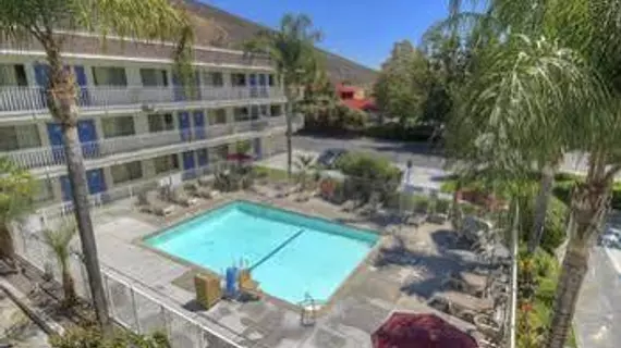 Motel 6 San Bernardino North | Kaliforniya - San Bernardino County - San Bernardino (ve civarı) - San Bernardino