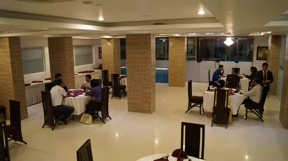 Le Crescent Hotel | Batı Delhi - Ulusal Eyalet Başkenti Delhi - Delhi (ve civarı) - Noida - Indirapuram