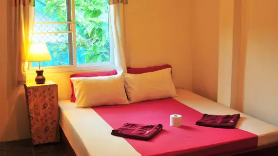 Phi Phi October Guesthouse | Krabi İli - Ko Phi Phi