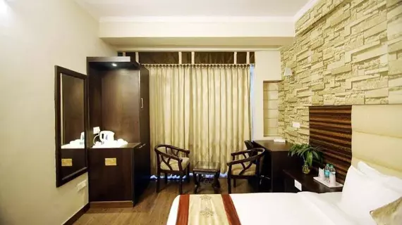 Hotel Rousha Inn | Batı Delhi - Ulusal Eyalet Başkenti Delhi - Delhi (ve civarı) - Noida