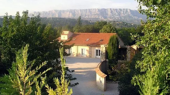 Logis Hôtel Déjeunez Sous L'Arbre | Provence - Alpes - Cote d'Azur - Bouches-du-Rhone (bölge) - Aix-en-Provence (ve civarı) - Rousset