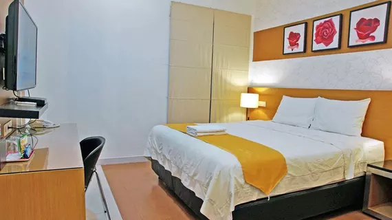 RedDoorz near Plaza Marina | Doğu Cava - Surabaya