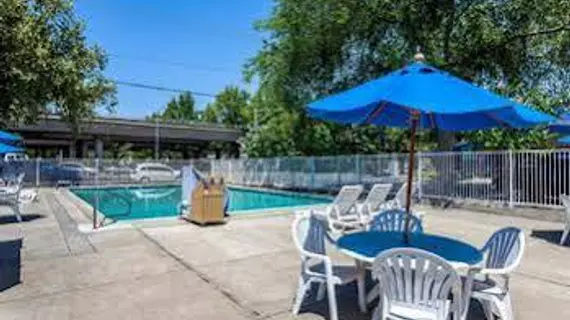 Motel 6 Sacramento Downtown | Kaliforniya - Sacramento (ve civarı) - Sacramento