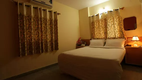 Ample Inn | Karnataka - Bengaluru (ve civarı) - Bengaluru