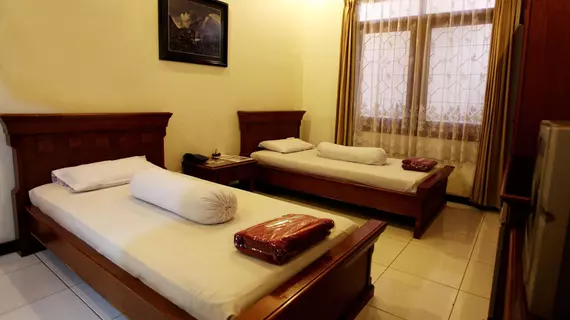 Pondok Asri Family Guest House | Doğu Cava - Surabaya - Gubeng