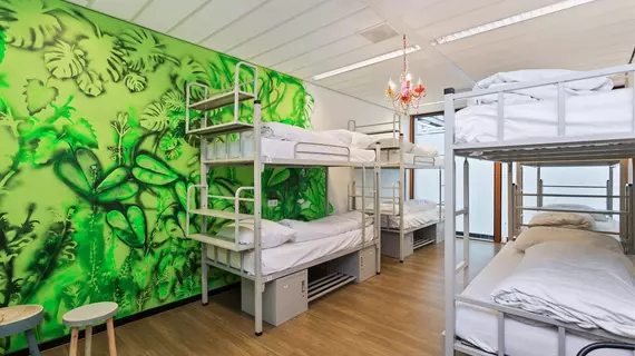 Hostelle Caters to Women | Kuzey Hollanda - Amsterdam - Bijlmermeer - Zuidoost