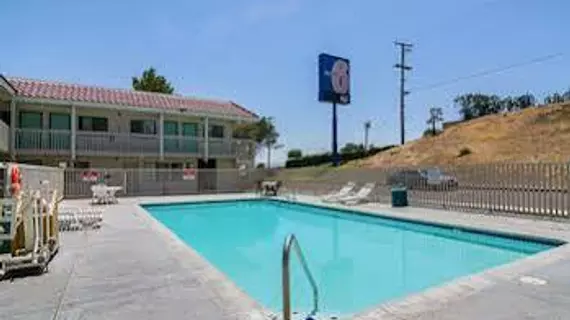 Motel 6 Barstow | Kaliforniya - San Bernardino County - Victorville (ve civarı) - Barstow