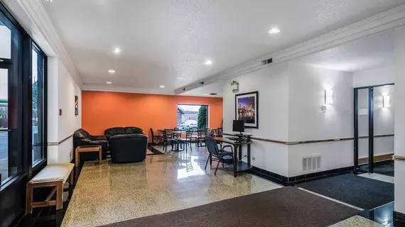 Motel 6 Libertyville IL | İllinois - Libertyville