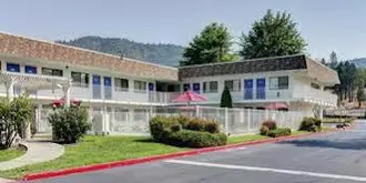 Motel 6 Grants Pass