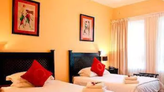 Spring Tide Inn | West Coast DC - Drakenstein - Cape Town (ve civarı) - Cape Town - Sea Point Gezinti Yolu - Sea Point