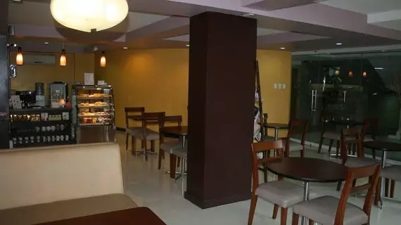 Alejandra Hotel | Rizal - Manila (ve civarı) - Makati