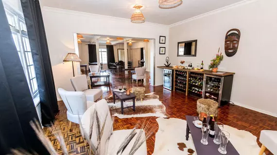 Le Petit Chateau Guest House | Western Cape (il) - West Coast DC - Drakenstein - Cape Town (ve civarı) - Cape Town - Durbanville