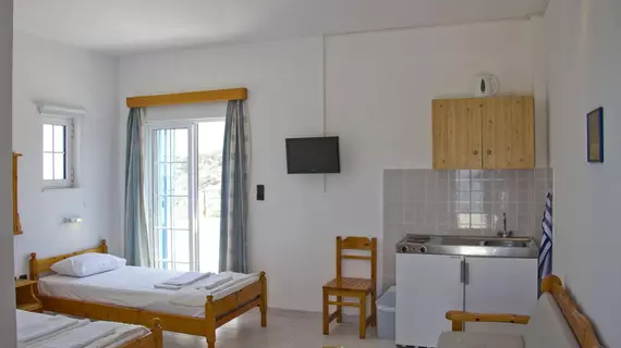 Blue Dolphin Studios and Apartment | Attica - Aegina