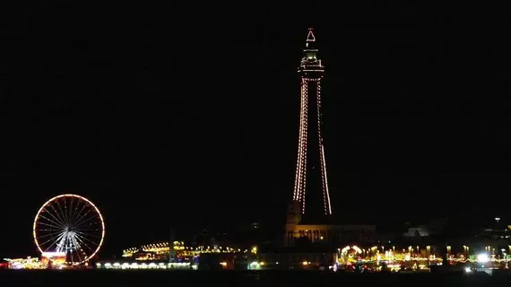 Cleveland Court Apartments | Lancashire (kontluk) - Blackpool - Güney Sahili