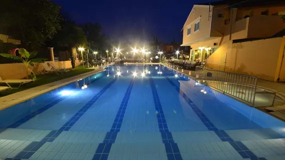 Dominoes Hotel Apartments | İyon Adaları - Korfu - Dassia