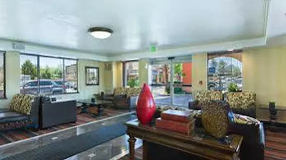 Oxford Inn & Suites Lancaster | Kaliforniya - Los Angeles County - Lancaster (ve civarı)