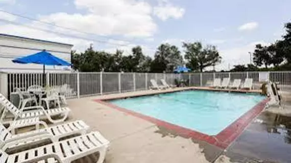 Motel 6 Dallas - Plano Northeast | Teksas - Dallas (ve civarı) - Plano