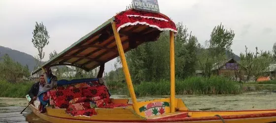 Houseboat Lily of Nageen | Cammu ve Keşmir - Srinagar (ve civarı) - Gulmarg - Nagīn Bāgh