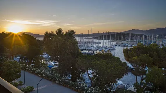 Hotel Helios - Ile des Embiez | Provence - Alpes - Cote d'Azur - Var - Bandol (ve civarı) - Six-Fours-les-Plages