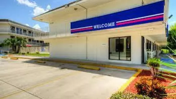 Motel 6 Bradenton | Florida - Sarasota (ve civarı) - Bradenton