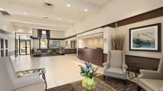 Travelodge Edmonton South | Alberta - Edmonton (ve civarı) - Edmonton - Güneydoğu Edmonton