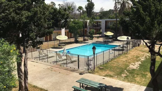 Vista Pines Motel | Kaliforniya - San Diego County - El Cajon