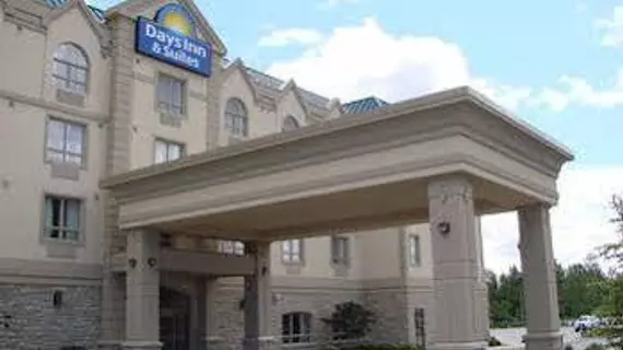 Days Inn & Suites Collingwood | Ontario - Barrie - Orillia (ve civarı) - Collingwood