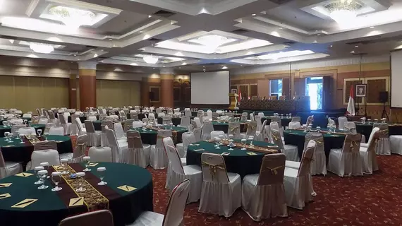 Hotel Mega Anggrek | West Java - Cakarta (ve civarı) - Cakarta - Batı Cakarta - Kebon Jeruk