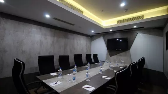 Rockdale Clarks Inn Suites | Andra Pradeş - Visakhapatnam (ve civarı) - Visakhapatnam