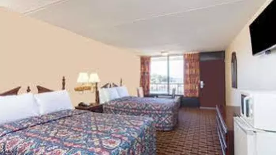 Travelodge Inn & Suites | Tennessee - Gatlinburg - Pigeon Forge (ve civarı) - Pigeon Forge