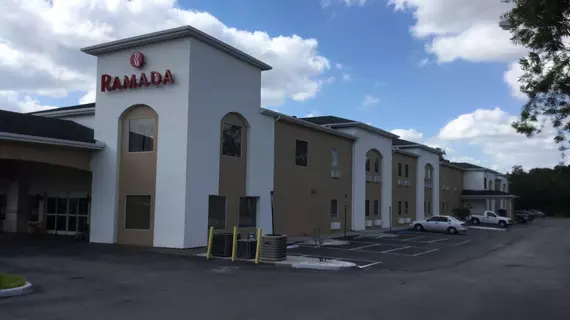 Ramada by Wyndham Zephyrhills | Florida - Tampa (ve civarı) - Zephyrhills