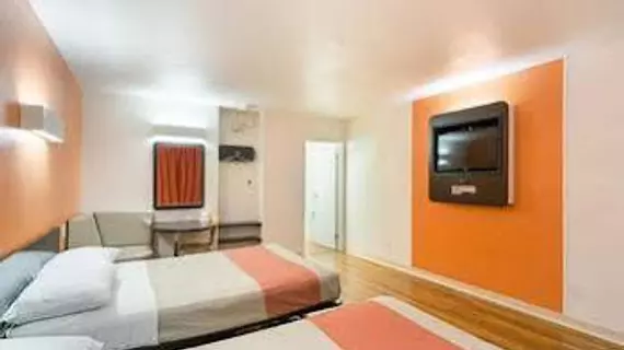 Motel 6 Chicago West - Villa Park | İllinois - Villa Park