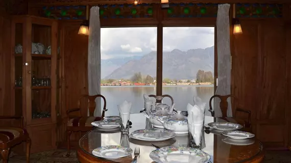 Peacock Houseboats | Cammu ve Keşmir - Srinagar (ve civarı) - Gulmarg - Nagīn Bāgh