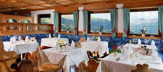 Hotel Gerstl | Trentino-Alto Adige - Güney Tirol (il) - Malles Venosta - Slingia