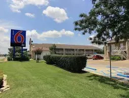 Motel 6 Austin CentralSouth/Univ of TX | Teksas - Austin (ve civarı) - Austin - North Loop