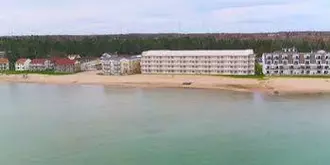 Mackinaw Beach and Bay Inn & Suites