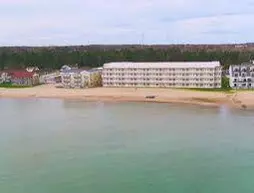 Mackinaw Beach and Bay Inn & Suites