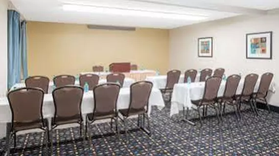 Ramada Springfield North | İllinois - Springfield (ve civarı) - Springfield