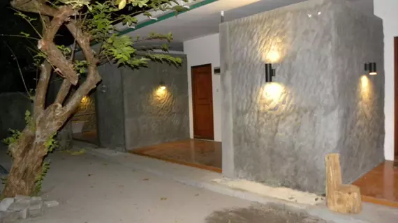 Madi Finolhu Guesthouse | Maldivler - Maalhos